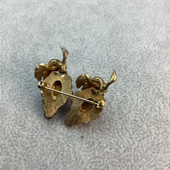 Vintage Art Glass Frosted Grapes brooch - Picture 6 of 6